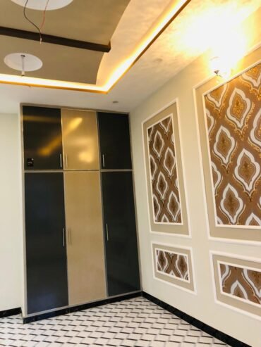 𝗛𝗢𝗨𝗦𝗘 𝗙𝗢𝗥 𝗦𝗔𝗟𝗘 5 Marla Spanish Double Story semi furnished Luxury house for sale 𝐋𝐨𝐜𝐚𝐭𝐢𝐨𝐧: Riaz ul janah housing scheme Rafi qamar road, Bhawalpur FEATURES……………… ✅ 60 grade steel used ✅ Fancy walls ✅ Solid Wooden Doors ✅ Fine Aluminium 1.2 mm windows ✅Minhas PPRC Fittings and Dura UPVC ✅stylish fancy vanities ✅ Alnoor UV kitchen ✅Automatic sensor kitchen hood installed ✅Built in 12 mm glass stove installed ✅fancy wall lights ✅stylish crystal Fanoos ✅Best bord krachi lamination sheet FACILITIES…….. ✔ 4 Bedrooms ✔ 1 BIG Car porch ✔ 1 Drawing Room ✔ 2 TV Longue ✔ 2 Kitchens ✔ 5 Wash rooms ✔ Balcony ✔ Terrace ✔ BBQ area in top floor ✔ 4 cabinets ✔ 30 ft metal road ✔ Camera wire installed ✔ Internet wire installed ✔ Ups and solar wiring installed ✔ park ✔ grand mosque ✔ Near to Bloom field hall school ✔ green belts ☑️ Constructed with High Quality, guaranteed A+ Material DEMAND…..150 Lacs