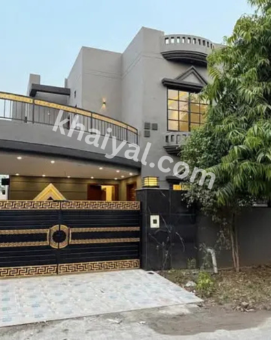 Near to Park 7 Marla House Available for Sale